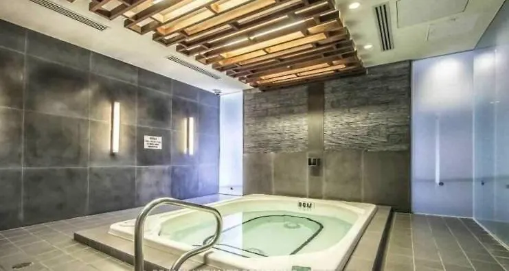 Apartment 300 Front Suites - Two Beds With Free Parking Toronto