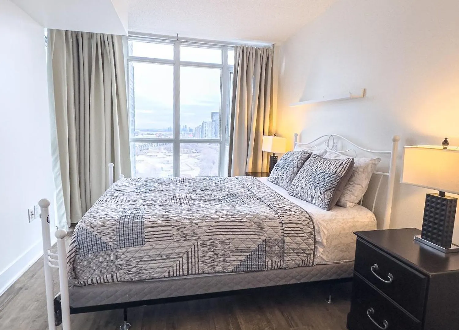 300 Front Suites - Two Beds With Free Parking Toronto