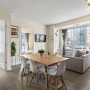  Apartment 3 Bedroom Beside Cn Tower With Parking Downtown